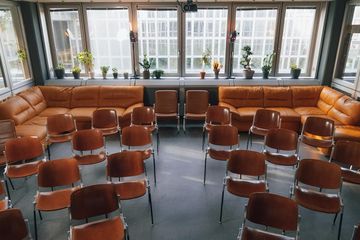 Wenen  Film studio Video Lounge image 1