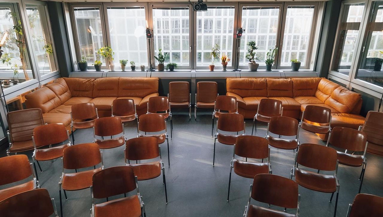 Wenen  Film studio Video Lounge image 1