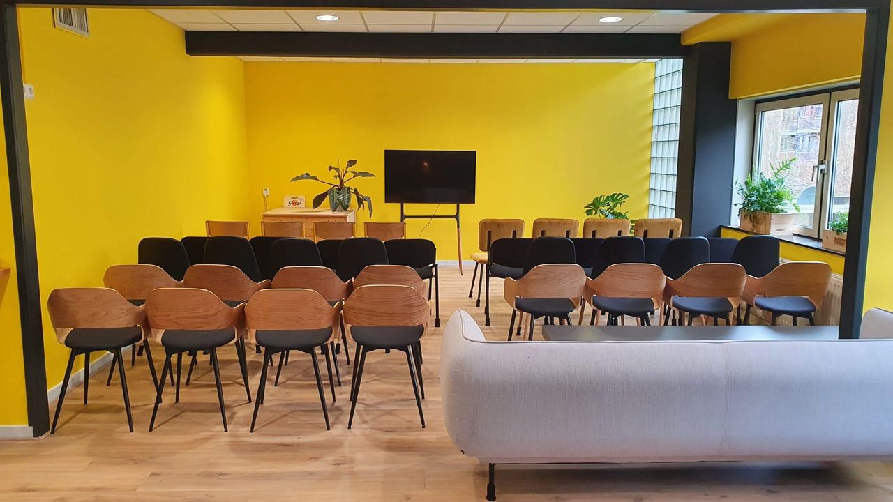 Almere Client Meeting Vergaderzalen Lounge image 2