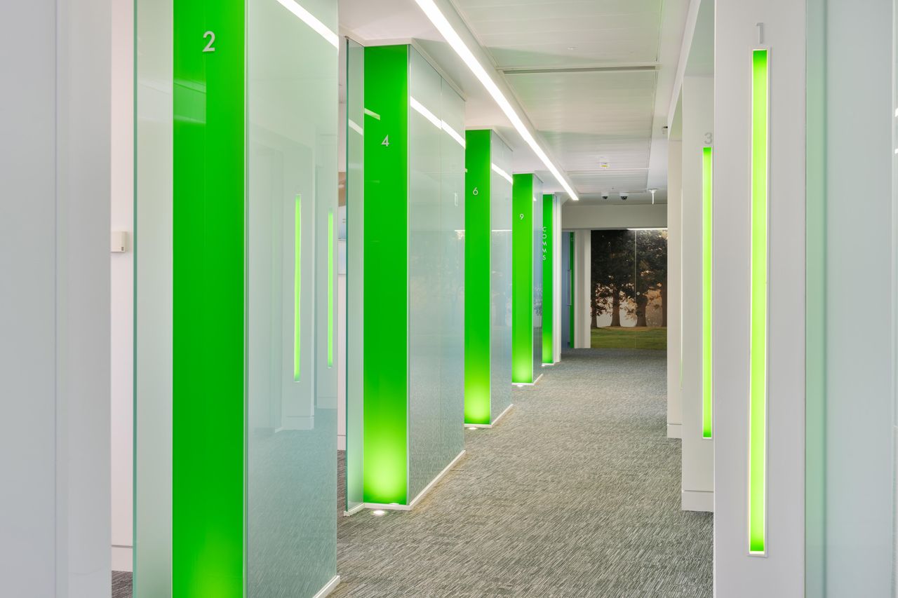 London  Coworking space L5 MR.4 image 3