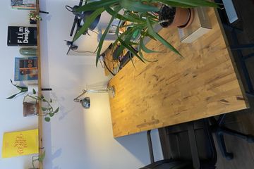 Berlin  Office desk Lucy-Lameck Strasse image 2