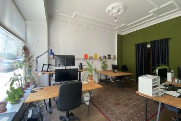 Berlin  Office desk Lucy-Lameck Strasse image 0