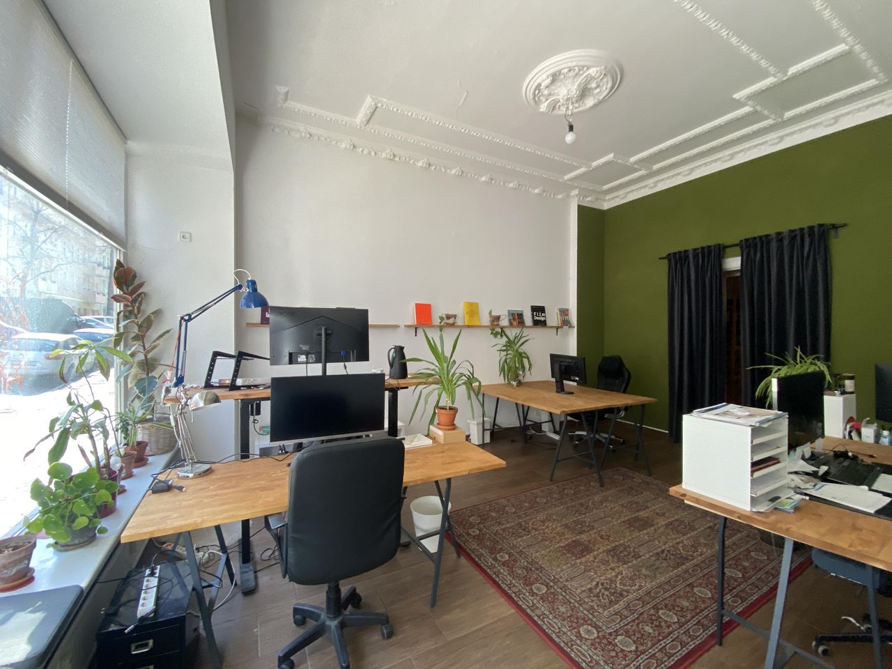Berlin  Office desk Lucy-Lameck Strasse image 0