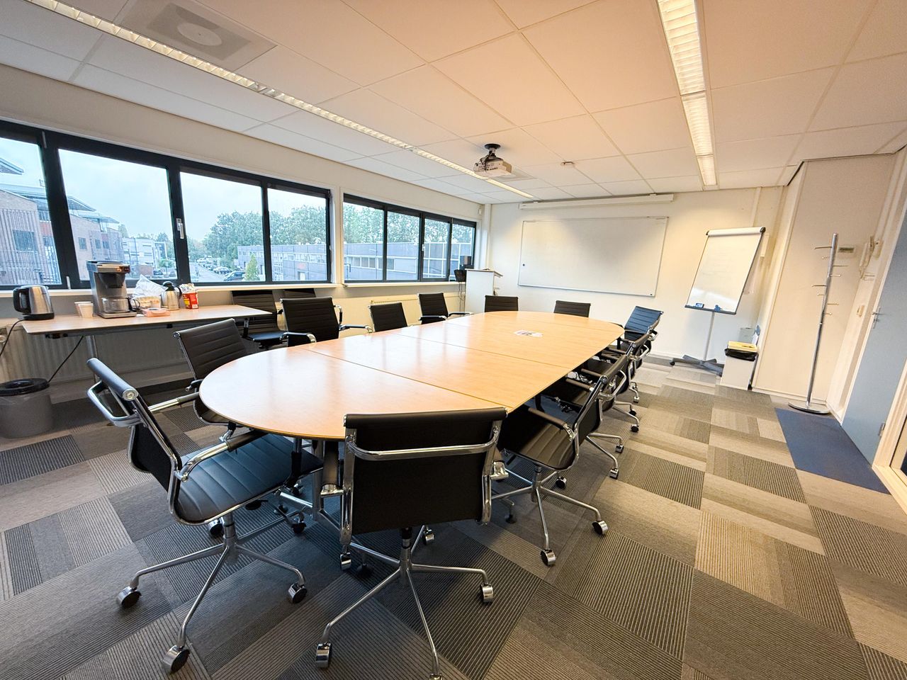 Leiden Offsite meeting Trainingsruimtes a. Vergader- en trainingsruimte Airplane image 3