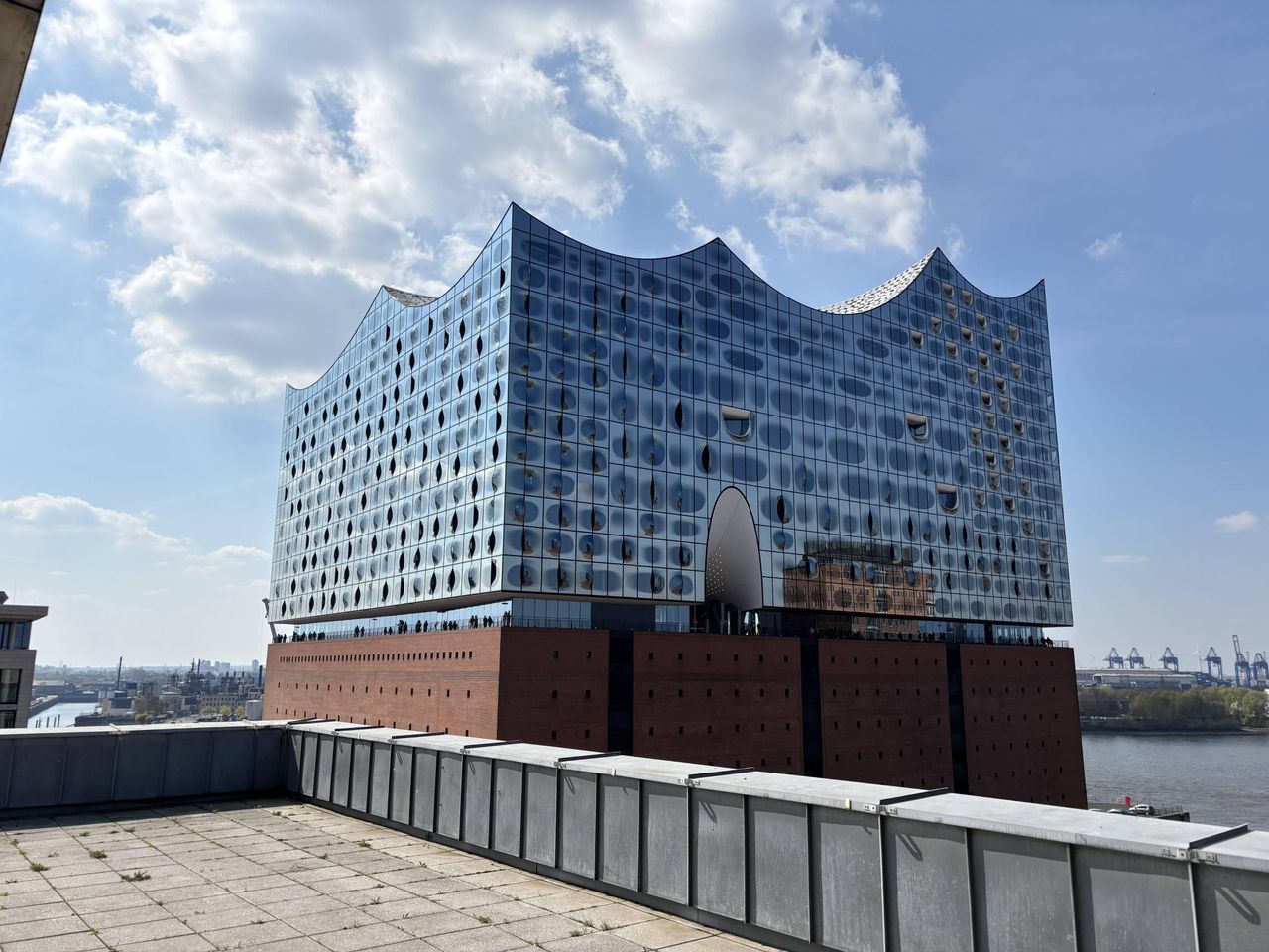 Hamburg  Boardrooms GR Business Space Hafencity image 1