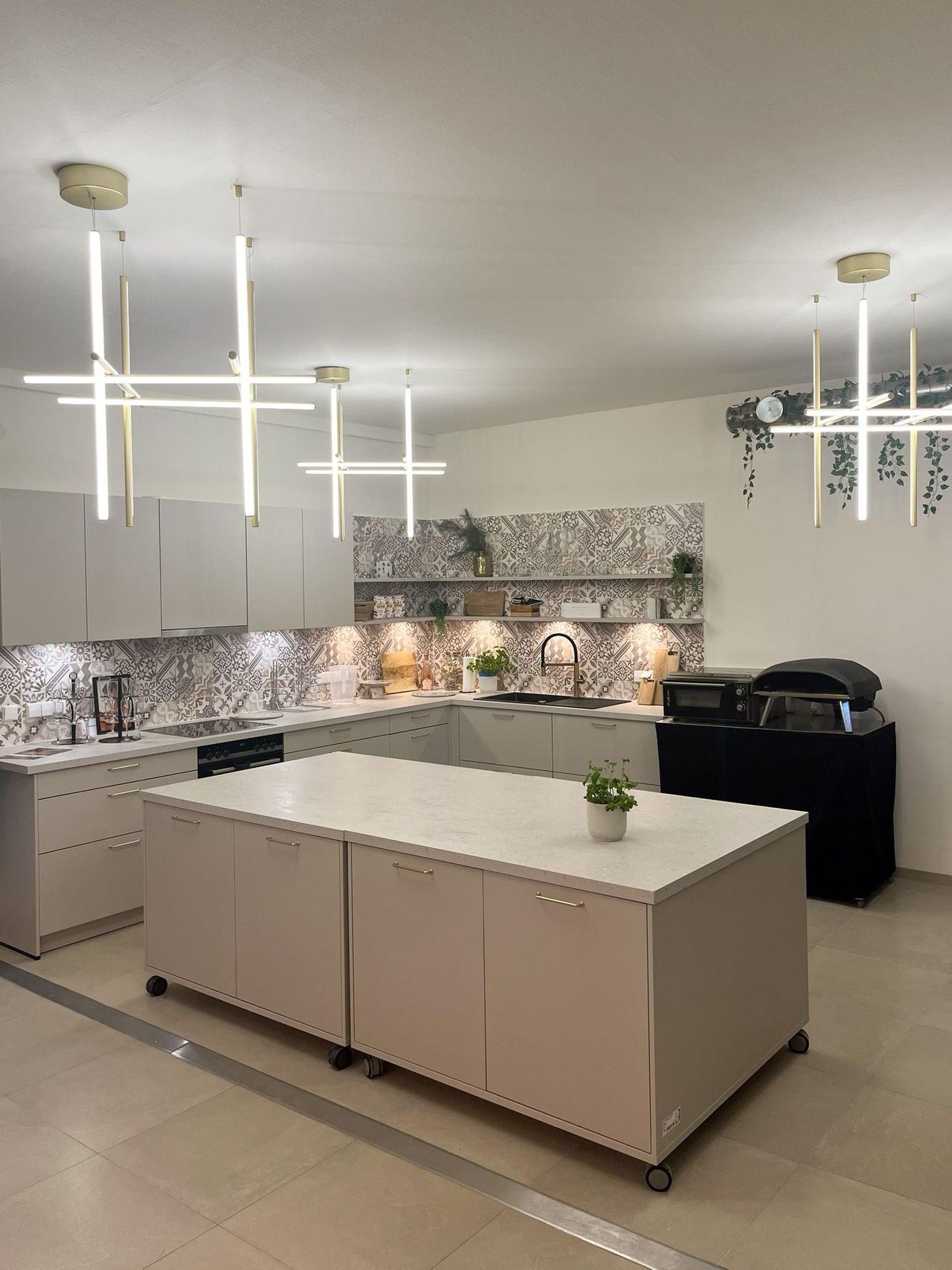 Stuttgart  Kitchen studio Modern-Mediterrane Küche trifft auf zeitlose Eleganz image 2