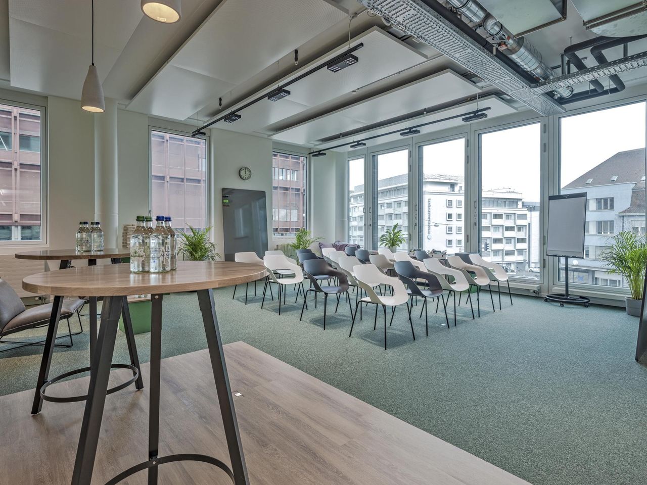 Rest of the World Client Meeting Meeting rooms Medium Space I image 2