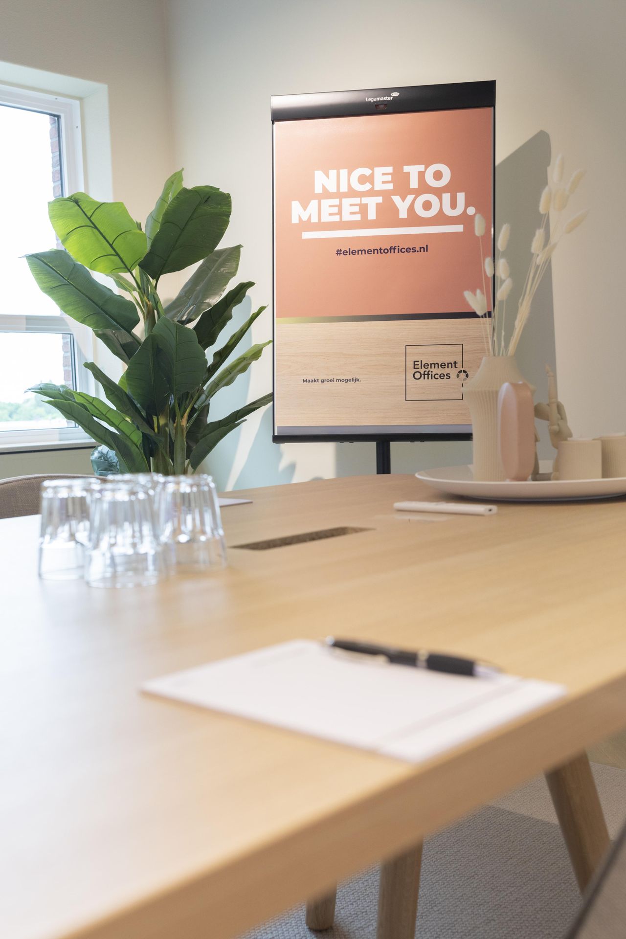 Rest of the World Mobiel Werken Coworking spaces Businessspot + / 2.20 Desk 2 image 2