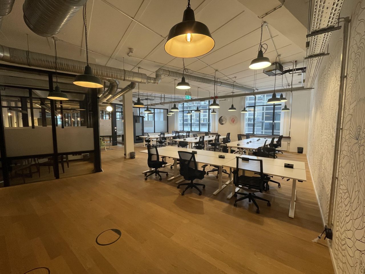 Hamburg  Coworking spaces Large Day Office // Suite image 7
