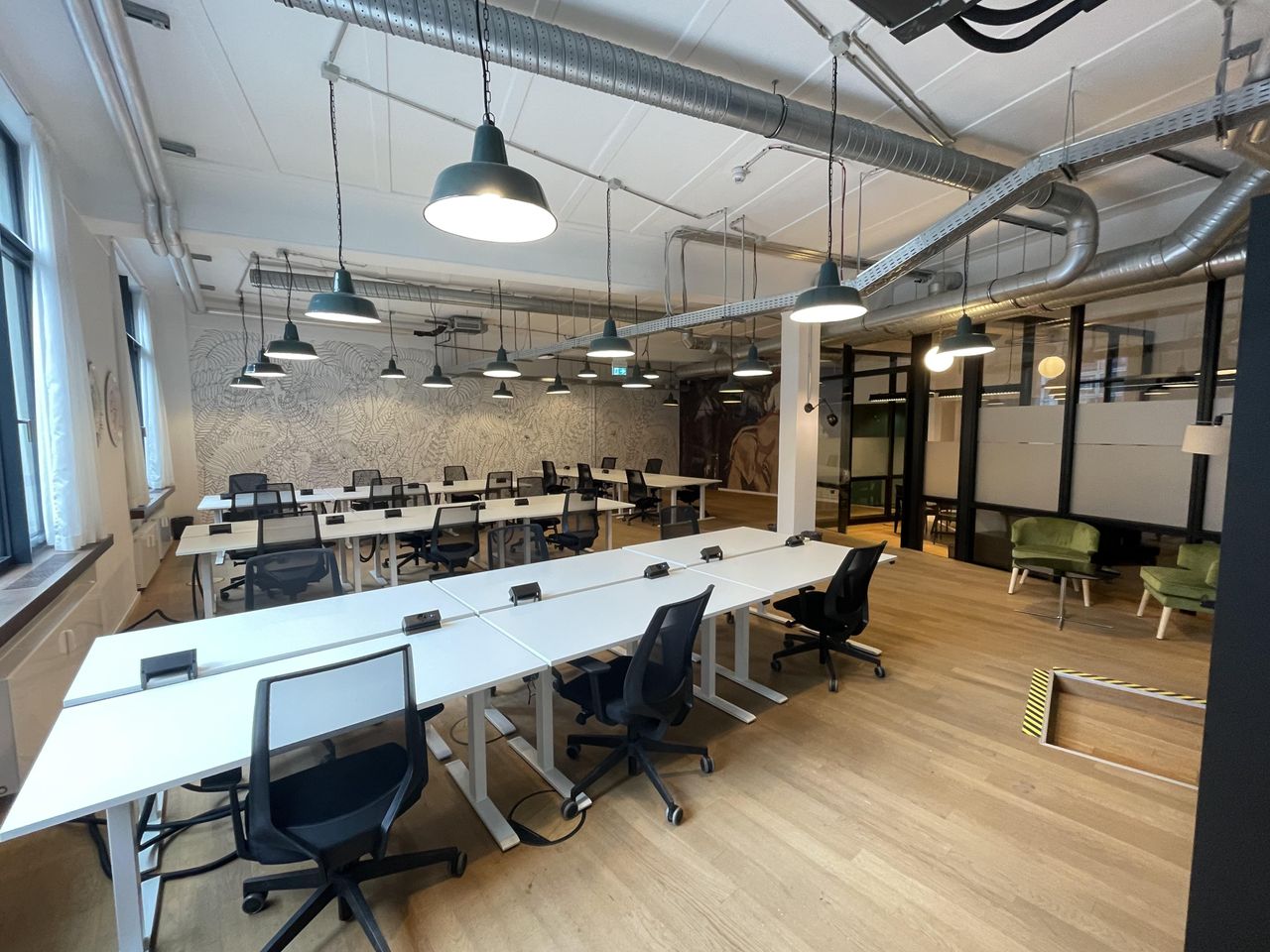 Hamburg  Coworking space Large Day Office // Suite image 3
