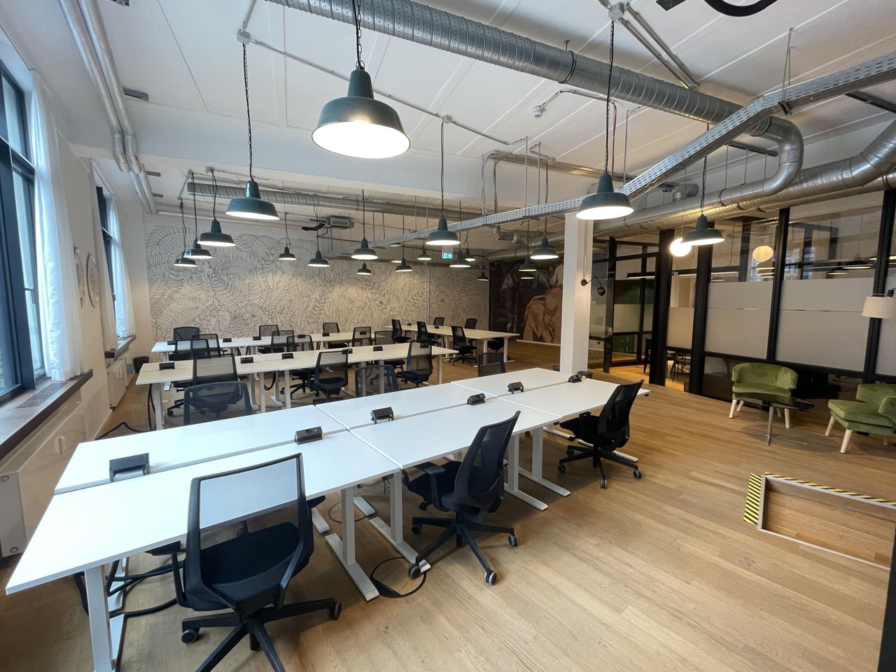 Hamburg  Coworking spaces Large Day Office // Suite image 0
