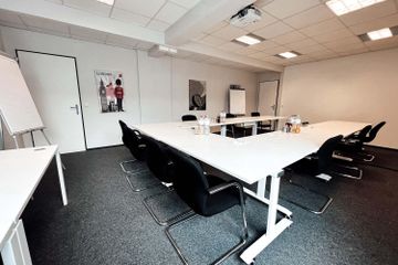 Hamburg Offsite Meeting Business Center Konferenzraum bis 6 Personen image 1