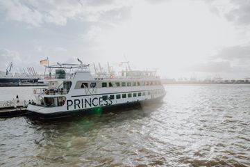 Hamburg Offsite Meeting Außergewöhnliche Locations Eventschiff MS Princess image 2