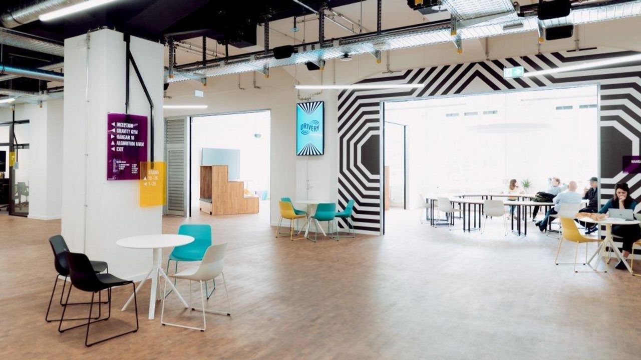 Berlin  Coworking spaces Hangar 18 image 3