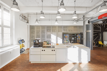 Berlin  Coworking spaces Hangar 18 image 0