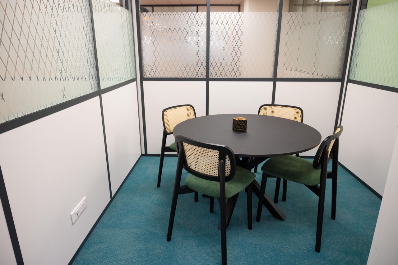 Puteaux  Coworking spaces Salle de réunion - La Défense image 1