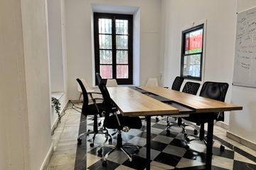 Málaga  Coworking spaces Entrance Meeting Room image 4