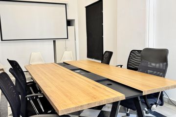 Málaga  Coworking spaces Entrance Meeting Room image 5