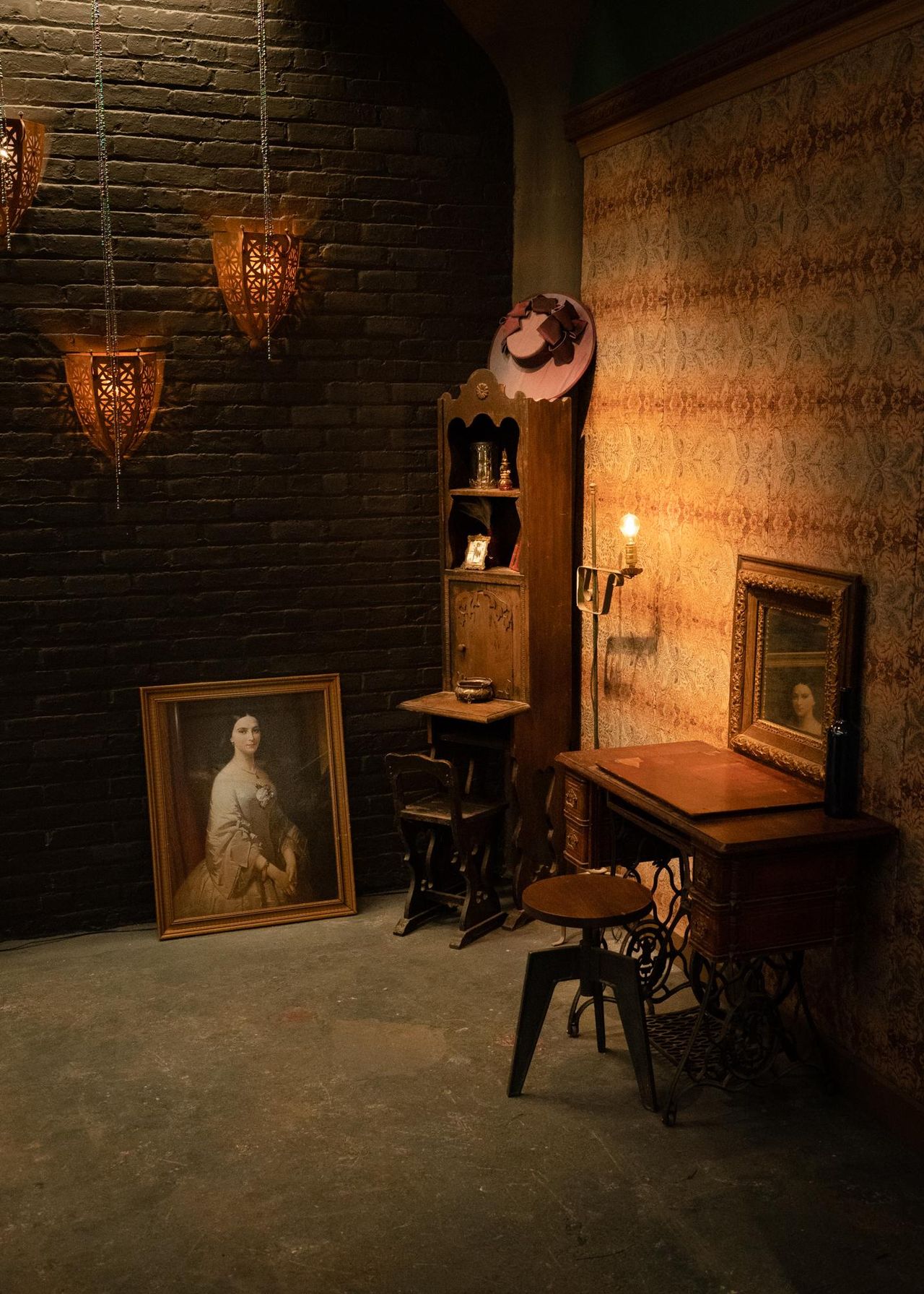 New York  Unusual venue Williamsburg Artist's Parlour and Retro Trailer image 13