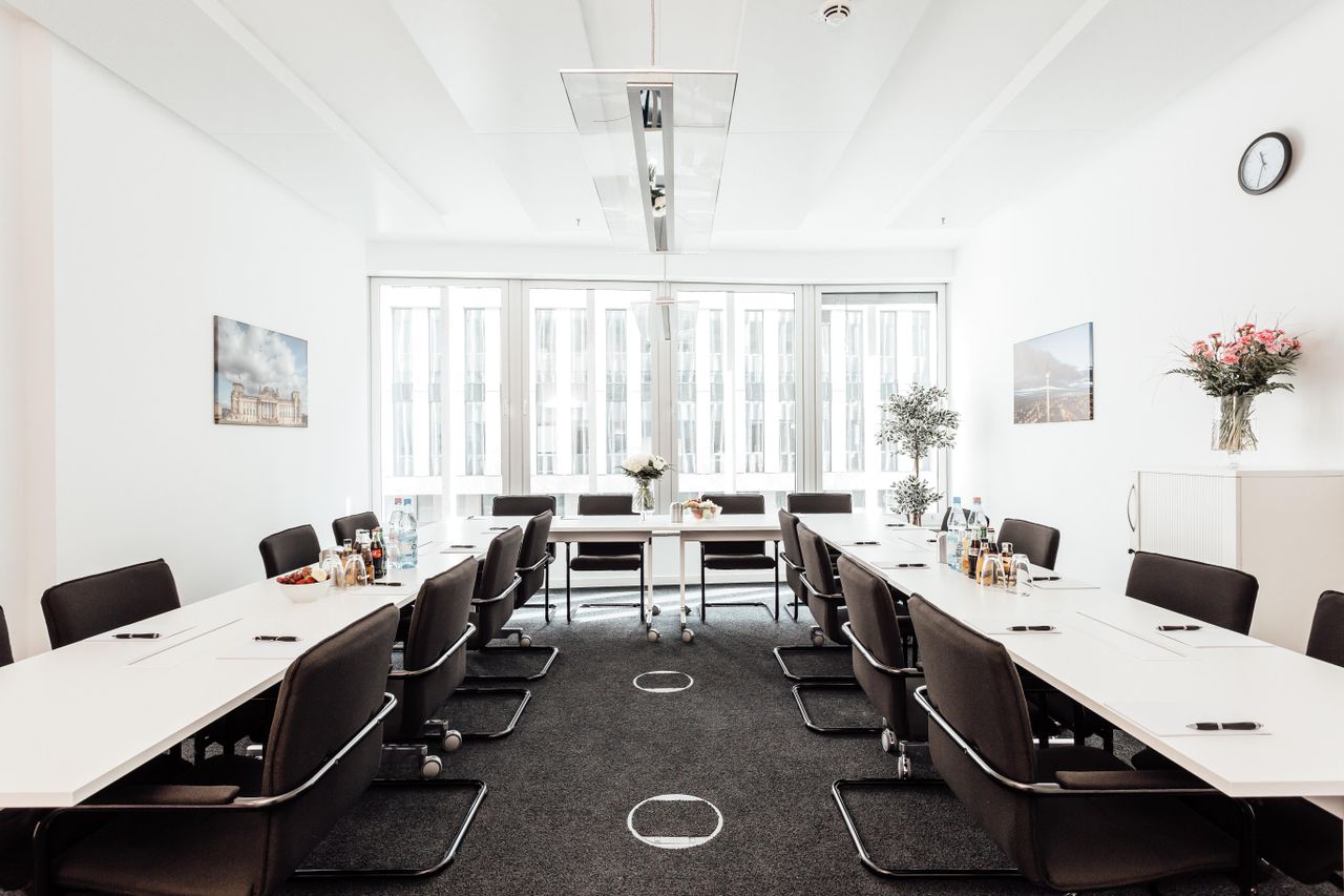 Berlin Kreatives Meeting Business Center Konferenzraum Bundestag image 3