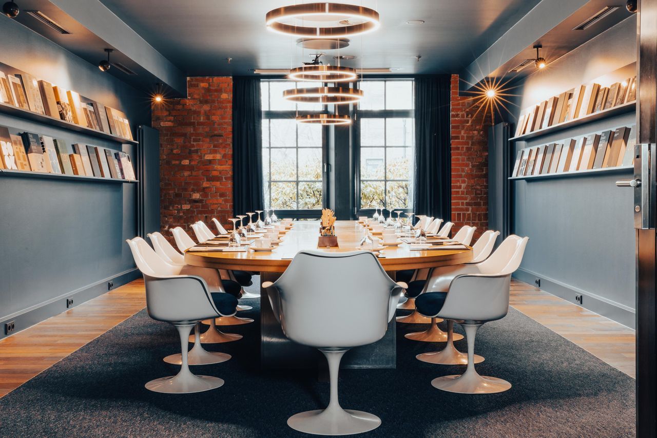 Hamburg Offsite-Meeting Function Room Blue Library image 0