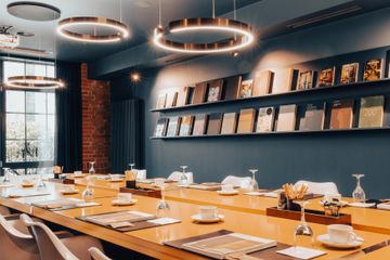 Hamburg Offsite-Meeting Function Room Blue Library image 1