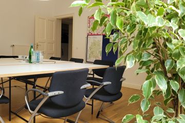 Berlin  Office desk Meetingraum Albrechtstraße image 2