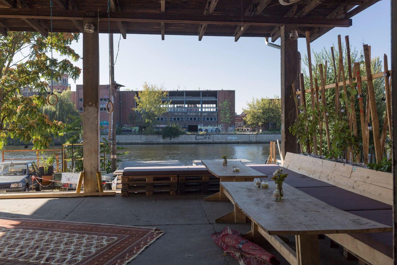 Berlin Mobile Working Open Air Location Charming Terrace with Water Dock image 8