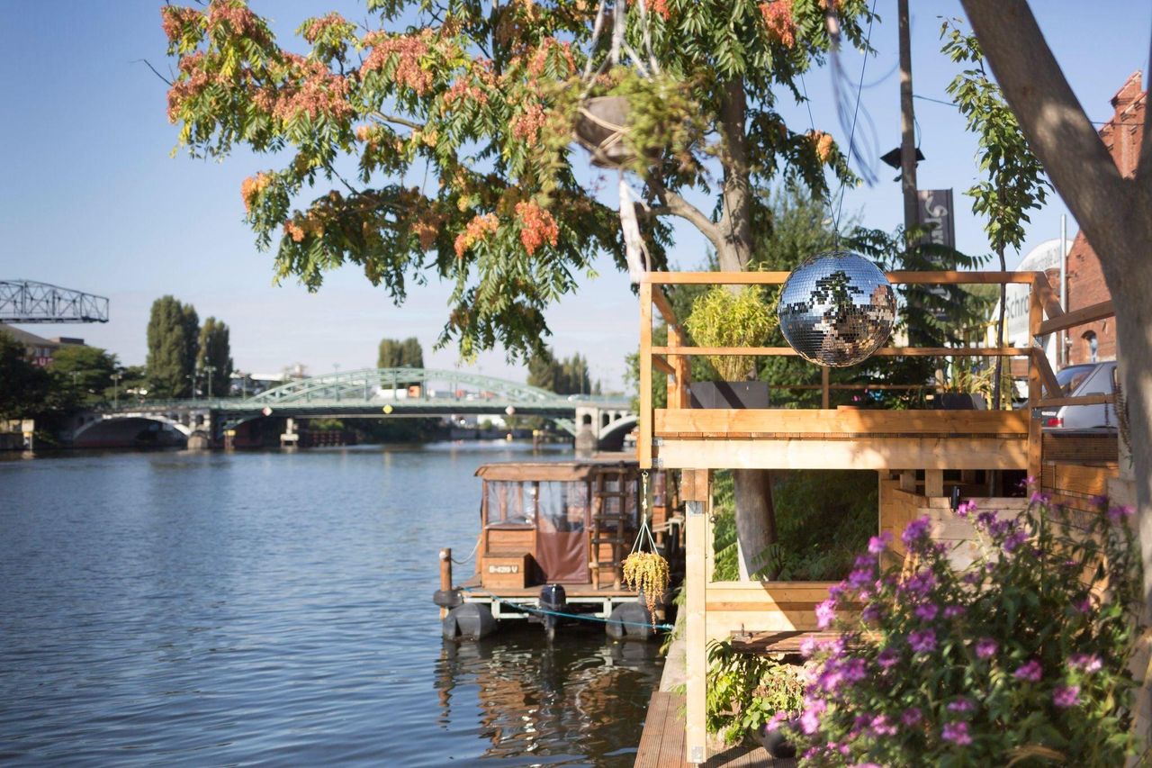 Berlin Mobile Working Open Air Location Charming Terrace with Water Dock image 13