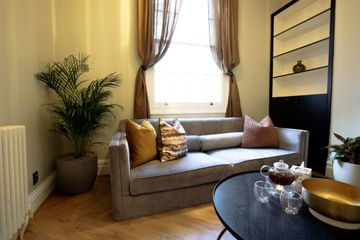 London  Consulting Room CuraRooms Angel image 3