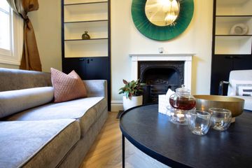 London  Consulting Room CuraRooms Angel image 5