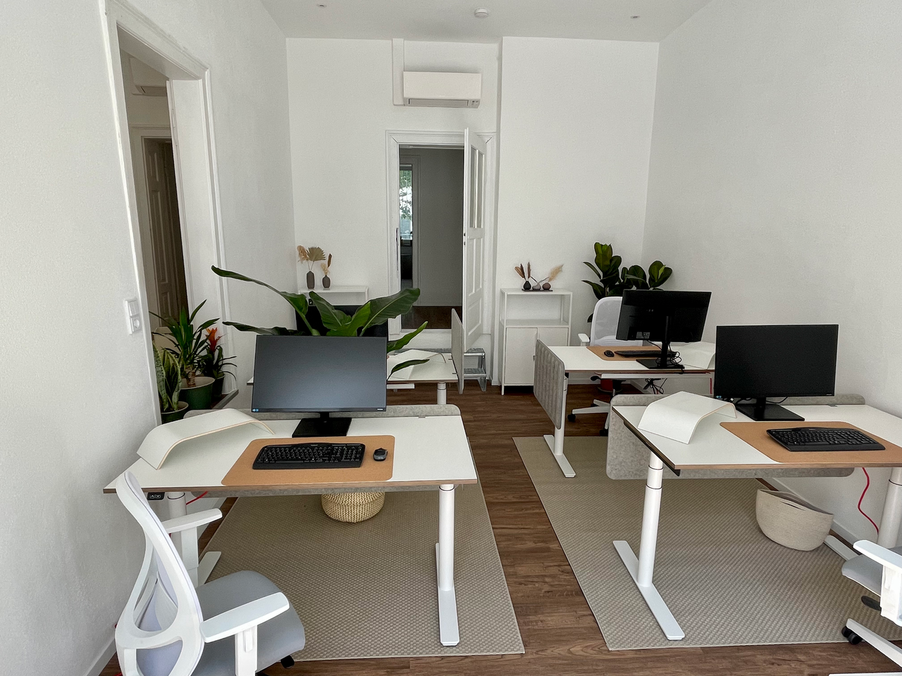 München  Arbeitsplatz Vollausgestatteter, klimatisierter Schreibtisch im Heimatoffice 26 (5) image 3