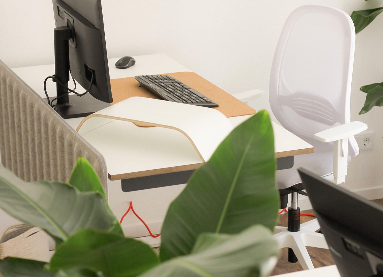 München  Arbeitsplatz Vollausgestatteter, klimatisierter Schreibtisch im Heimatoffice 26 (5) image 23