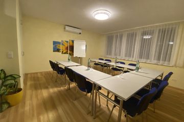 Vienna Kreatives Meeting Meeting room Sonnenblume mit großer Lounge und großer Terrasse image 6