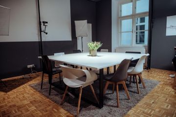 Vienna Kundengespräch Meeting room YOUR Room image 1