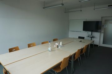 Lucerne  Meeting room Mittleres Zimmer HE image 1