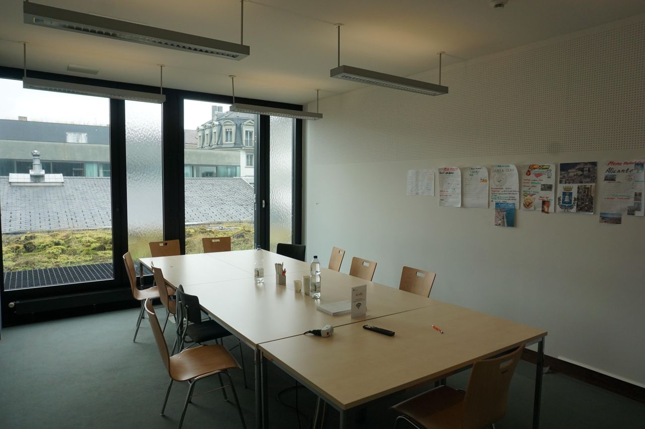 Lucerne  Meeting room Mittleres Zimmer HE image 3