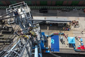 Berlin  Unusual venue Hafenkran Hamburg - Bungee Jumping image 2