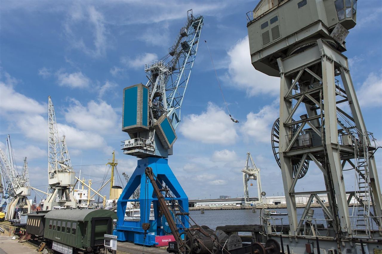 Berlin  Unusual venue Hafenkran Hamburg - Bungee Jumping image 3