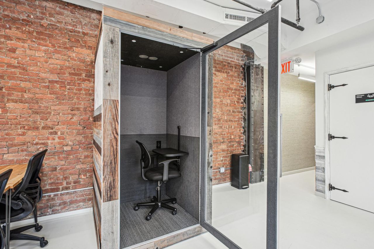 New York Mobile Working Meeting rooms Nomad Meeting Room 301 image 14