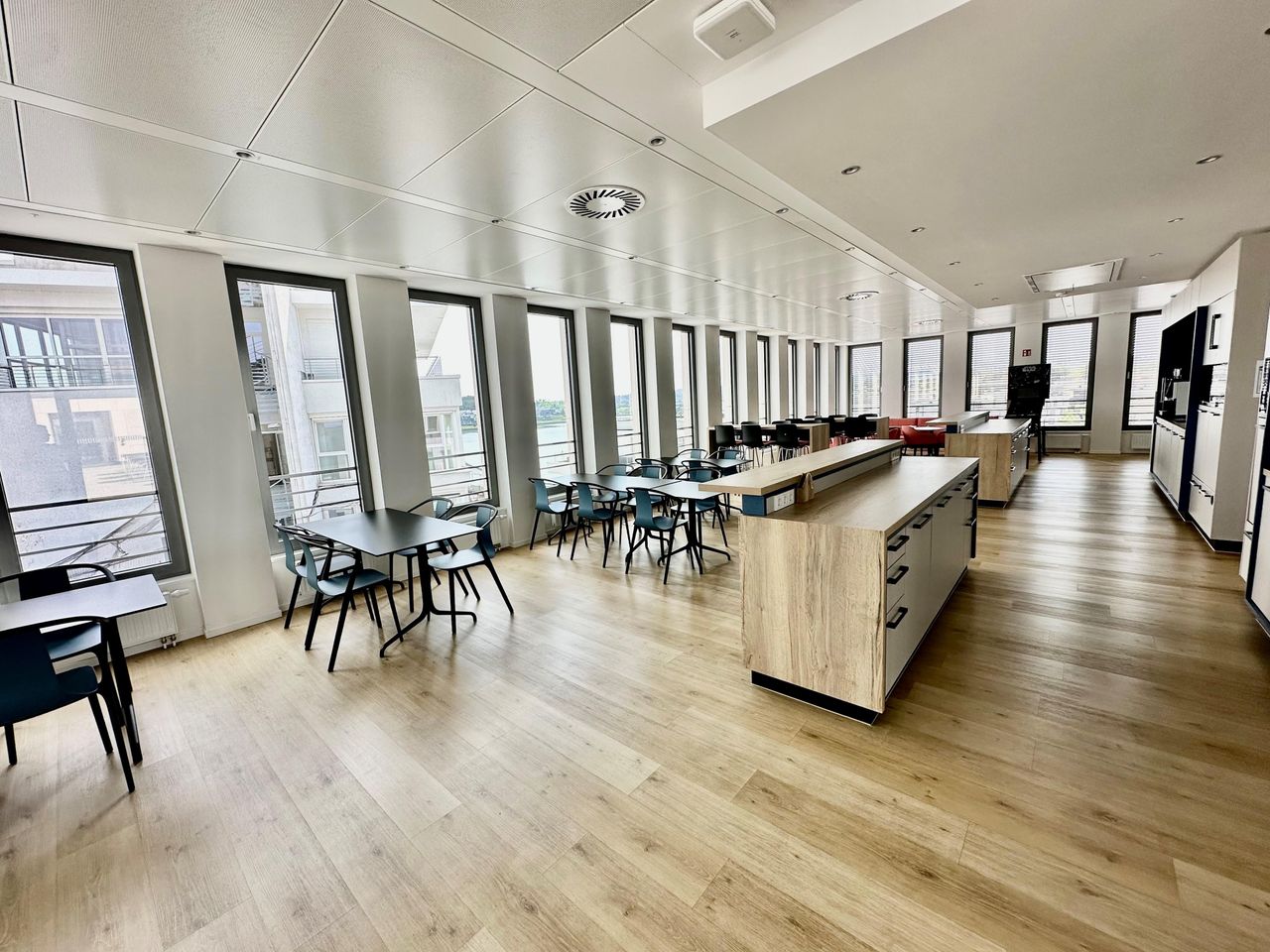 Dortmund Kreatives Meeting Rooftop Dachterrasse und Mitarbeiterlounge image 4