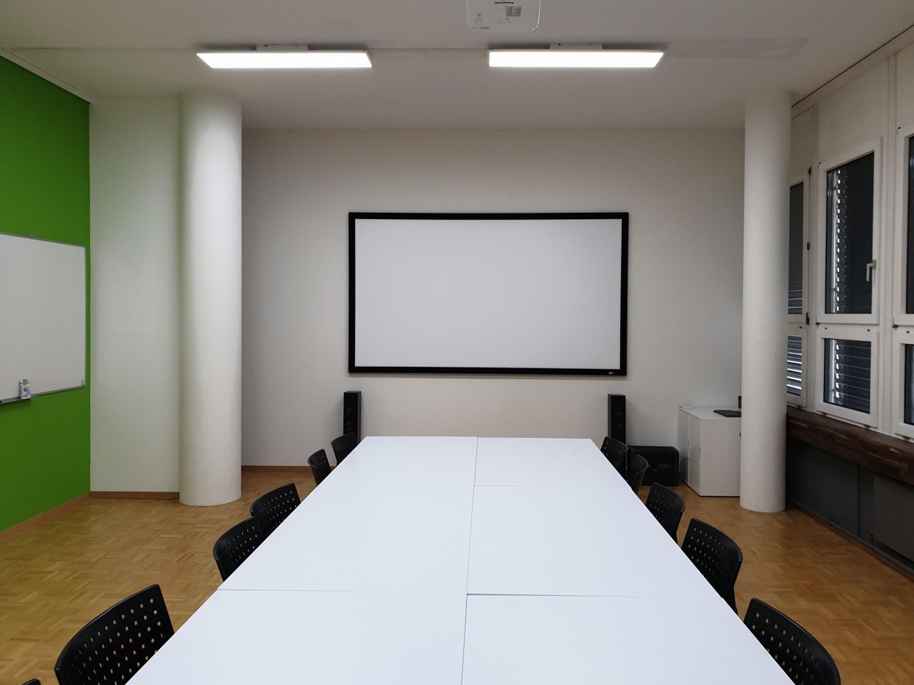 Rest of the World Kundengespräch  Sitzungszimmer image 4