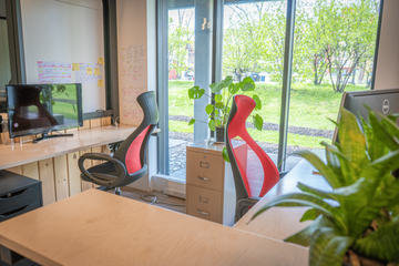 Montreal Coworking spaces Assigned Desks image 2