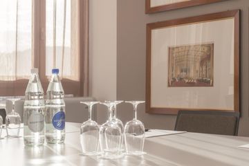 Zürich Kundengespräch  Paris image 2