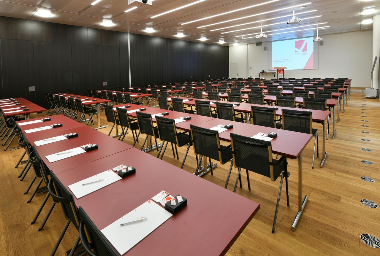 Zürich  Seminar rooms Grosses Auditorium image 1