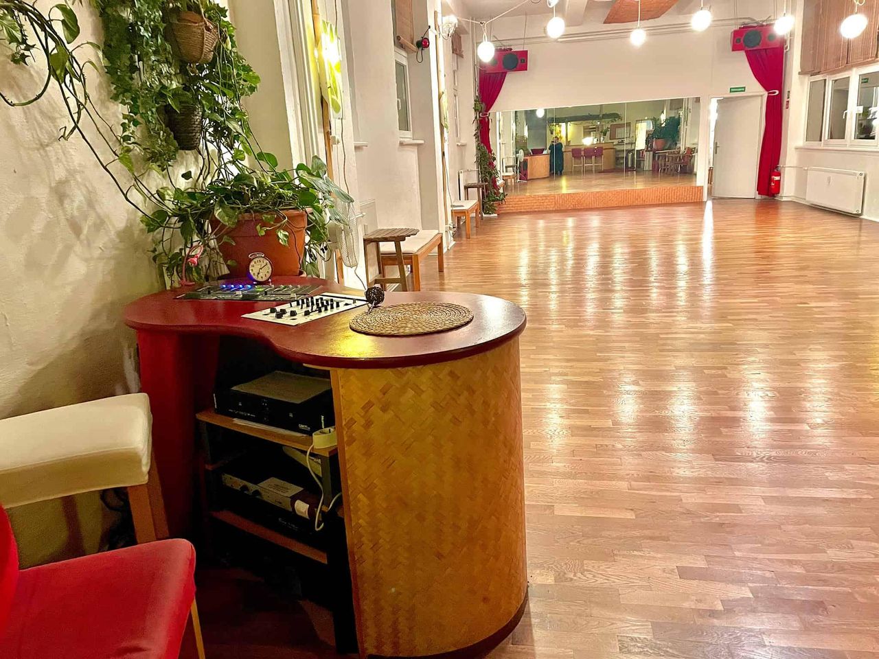 Berlin   Der Schilf-Saal image 7