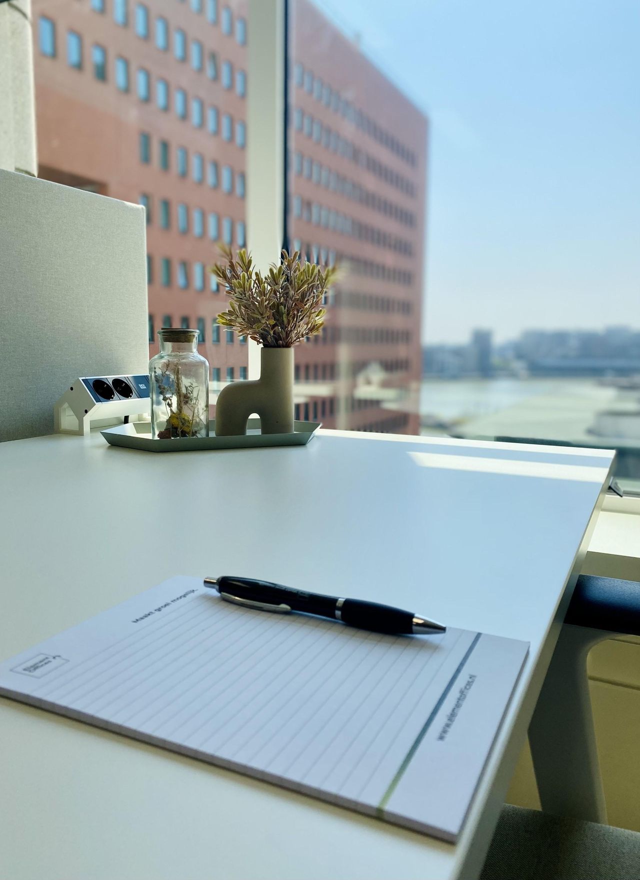 Rotterdam Mobiel Werken Business Center Office for a Day - Nordic- 8.06 image 3