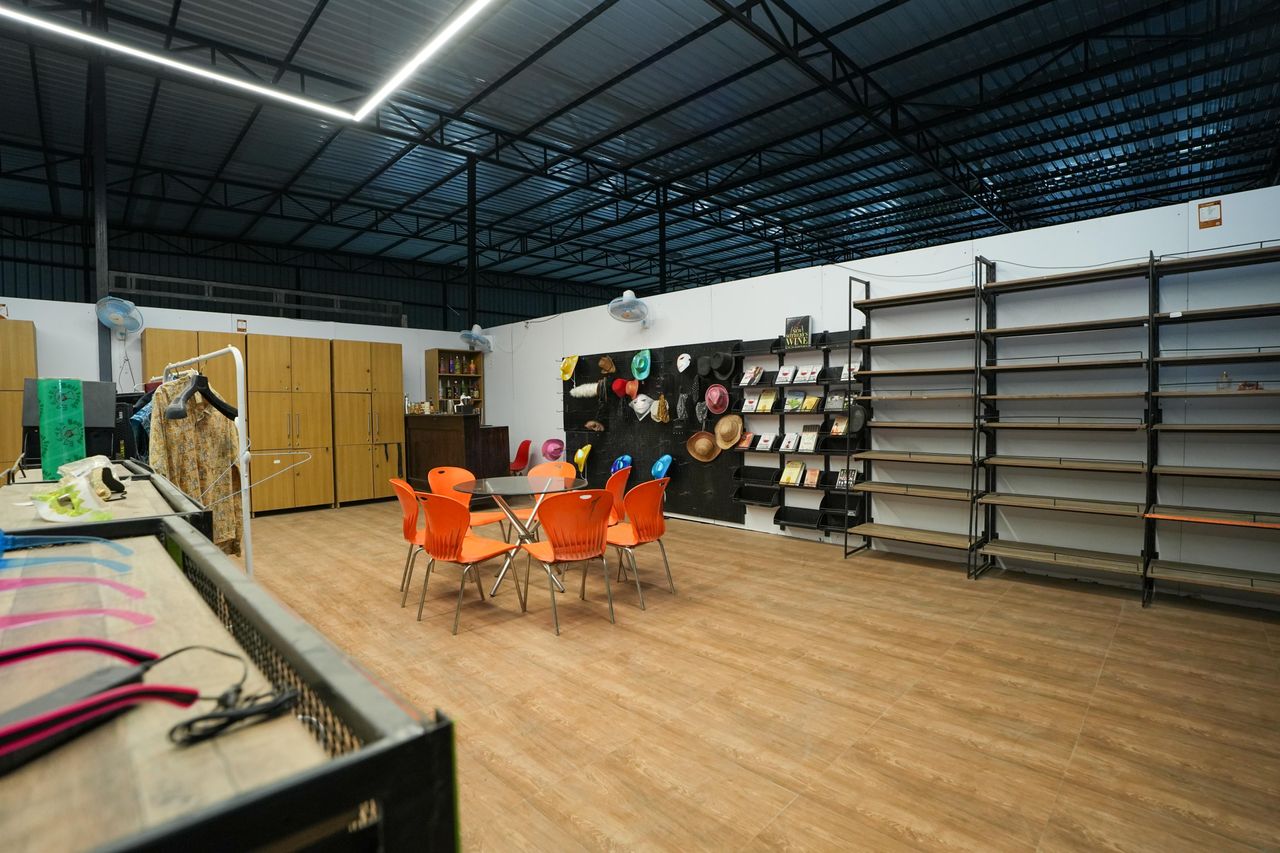 Rest of the World  Open Air Location Miracle Garden by Elixir image 9