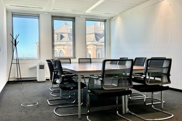 Rest der Welt Mobiles Arbeiten Business Center Meeting-Raum Bach image 1