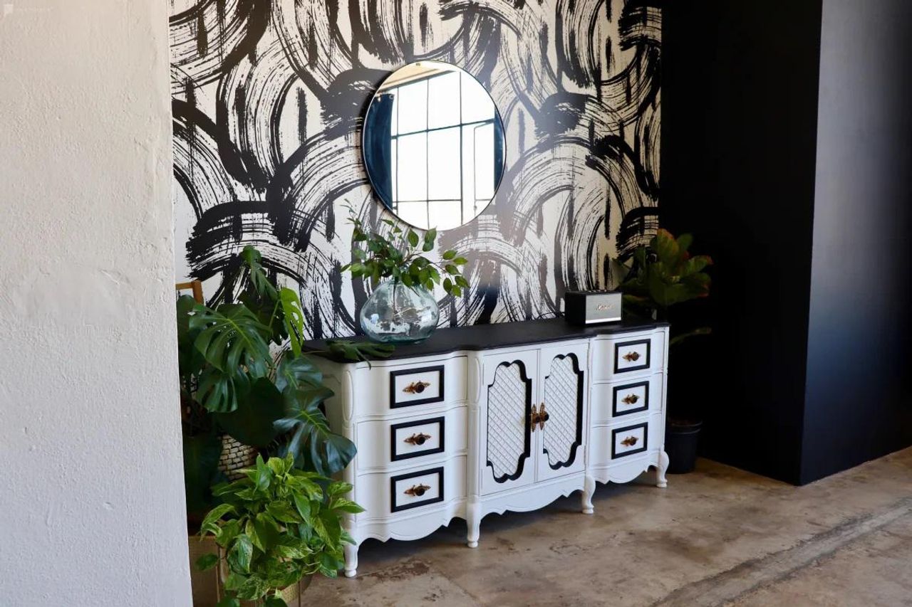 Los Angeles Presentation Galerie Brightly Lit Multi Set Colorful Event Space image 9